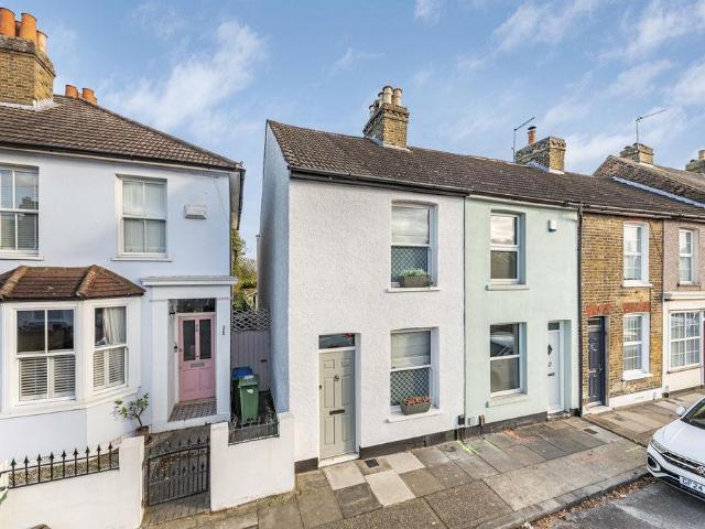 2 bedroom end of terrace house for sale