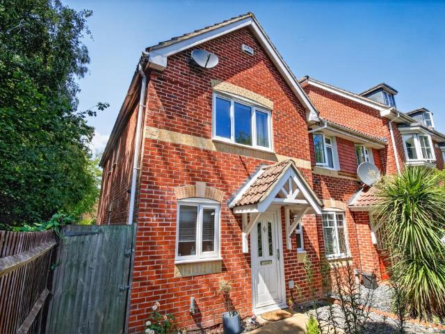 2 bedroom end of terrace house for sale