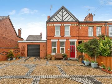 2 bedroom end of terrace house for sale