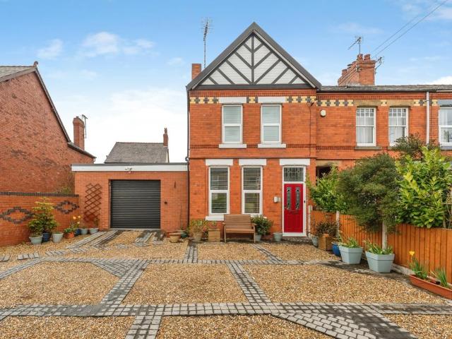 2 bedroom end of terrace house for sale