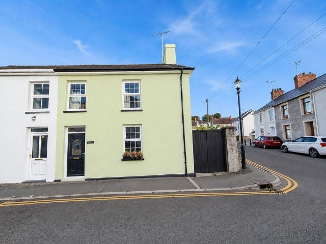 2 bedroom end of terrace house for sale
