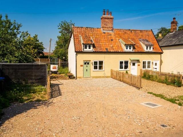 2 bedroom end of terrace house for sale