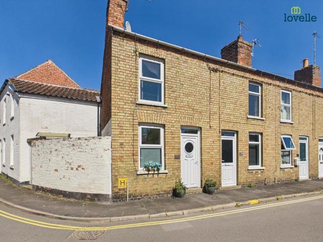2 bedroom end of terrace house for sale