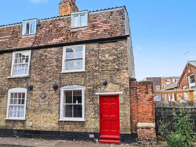 2 bedroom end of terrace house for sale