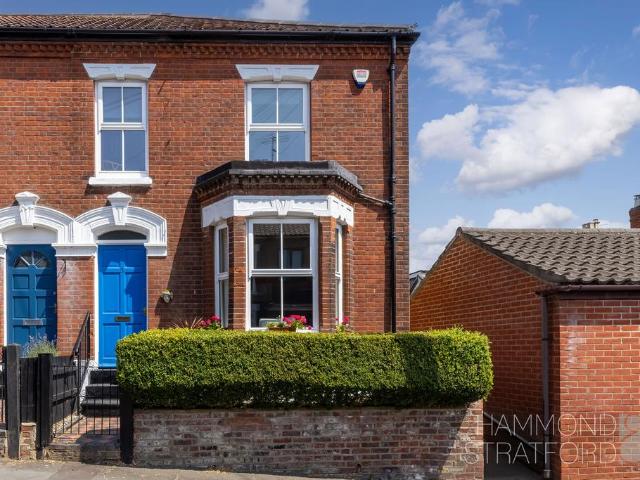 2 bedroom end of terrace house for sale