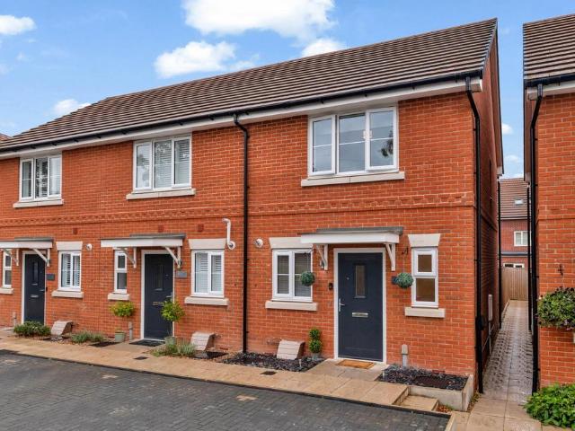 2 bedroom end of terrace house for sale