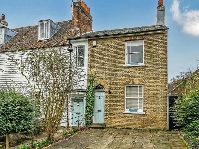 2 bedroom end of terrace house for sale