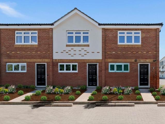 2 bedroom end of terrace house for sale