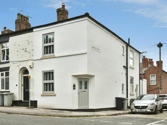 2 bedroom ground flat for sale