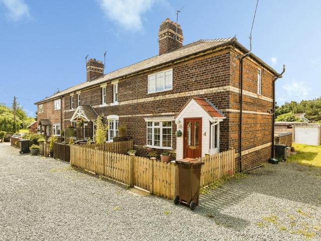 2 bedroom end of terrace house for sale