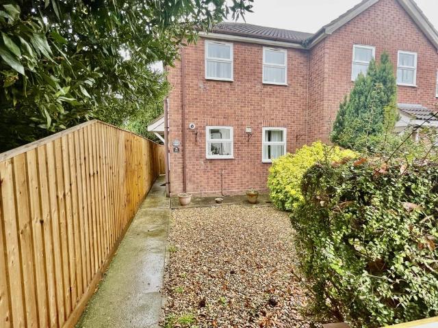 2 bedroom end of terrace house for sale