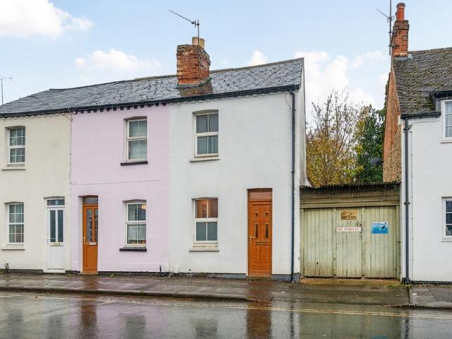2 bedroom end of terrace house for sale