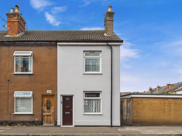 2 bedroom end of terrace house for sale