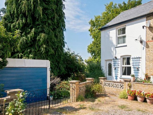 2 bedroom end of terrace house for sale