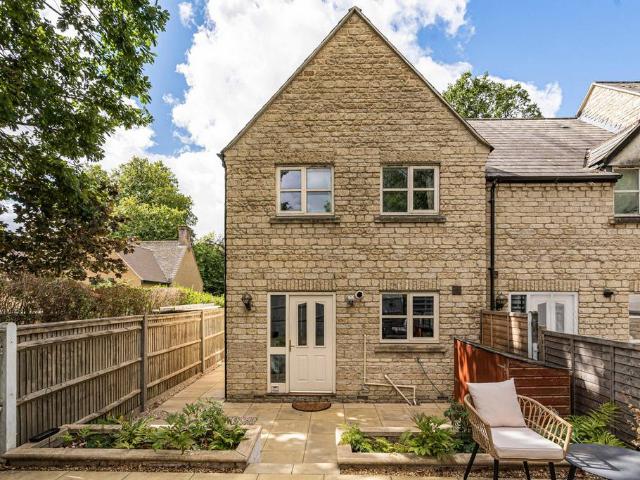 2 bedroom end of terrace house for sale