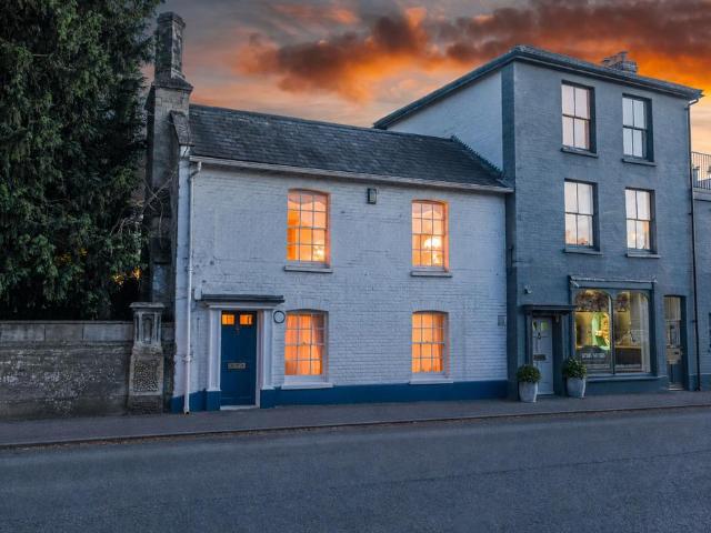2 bedroom end of terrace house for sale