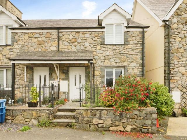 2 bedroom end of terrace house for sale