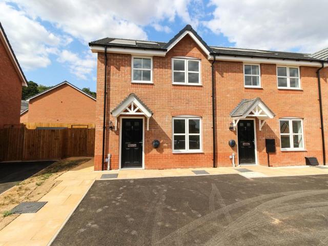 2 bedroom end of terrace house for sale