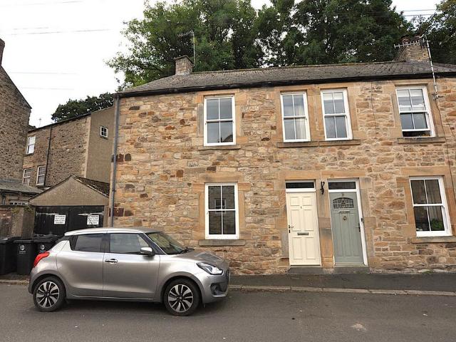 2 bedroom end of terrace house for sale