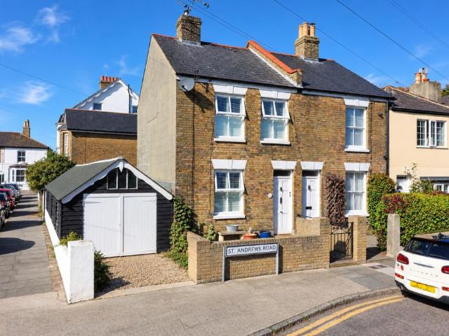 2 bedroom end of terrace house for sale