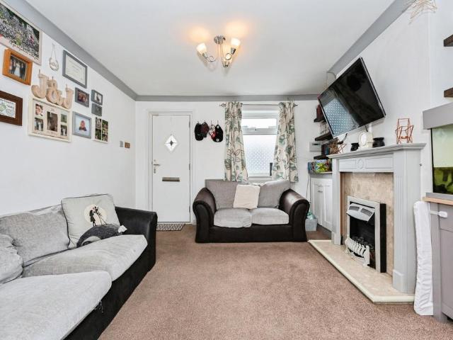 2 bedroom end of terrace house for sale