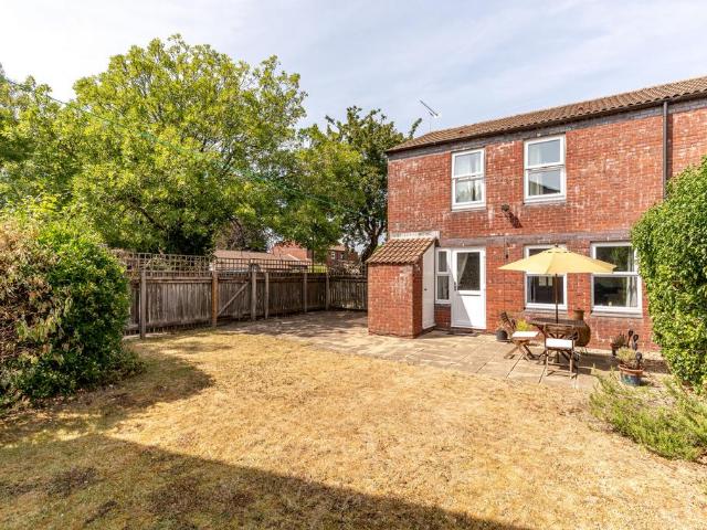 2 bedroom end of terrace house for sale