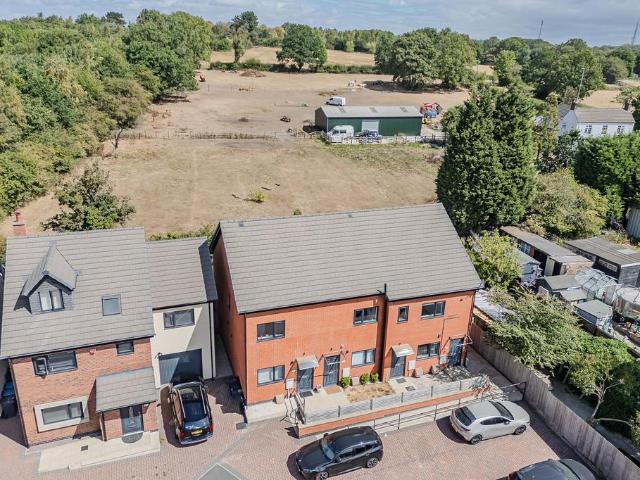 2 bedroom end of terrace house for sale