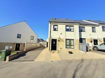 2 bedroom end of terrace house for sale
