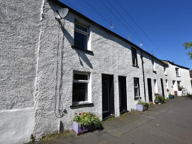 2 bedroom end of terrace house for sale