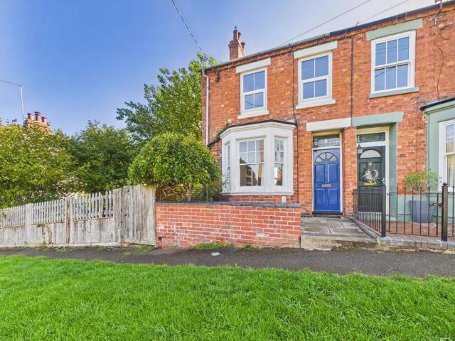 2 bedroom end of terrace house for sale