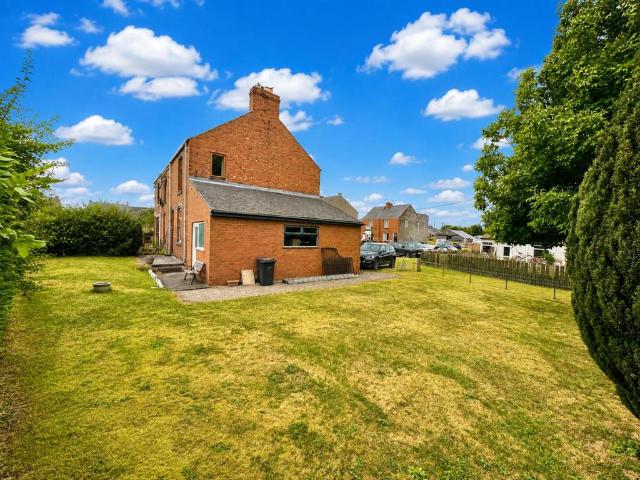 2 bedroom end of terrace house for sale