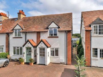 2 bedroom end of terrace house for sale