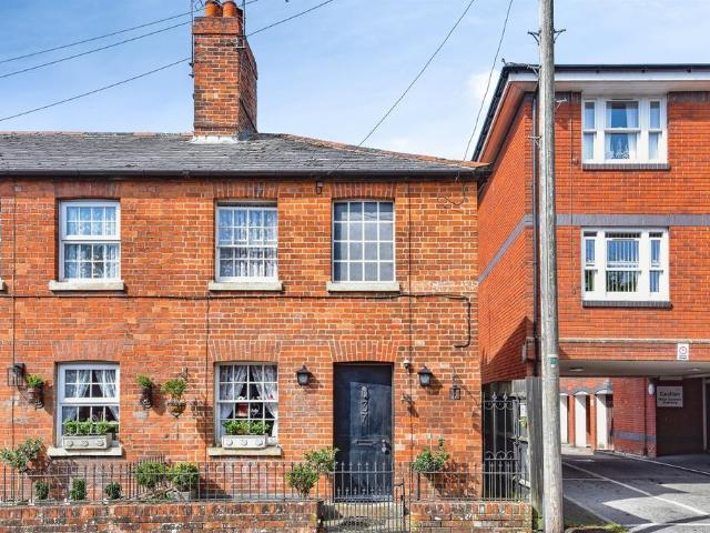 2 bedroom end of terrace house for sale