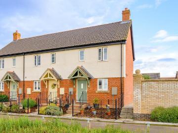 2 bedroom end of terrace house for sale