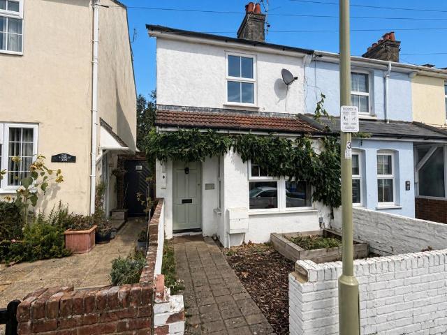 2 bedroom end of terrace house for sale