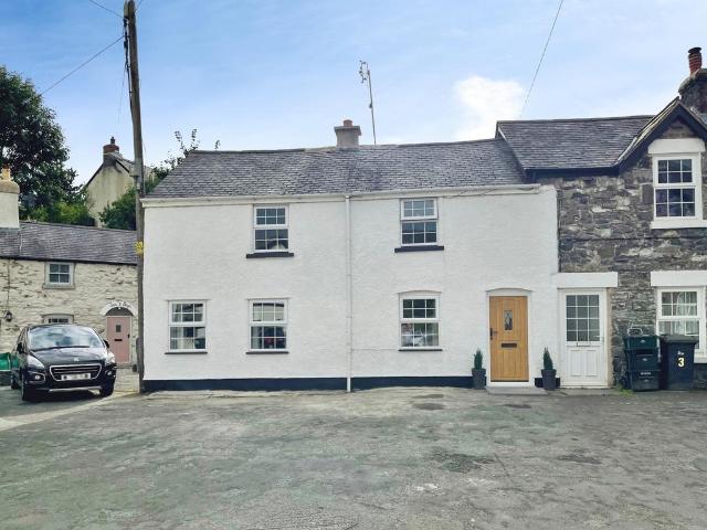 2 bedroom end of terrace house for sale