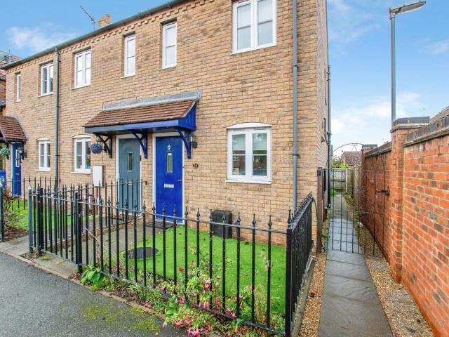 2 bedroom end of terrace house for sale