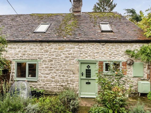 2 bedroom end of terrace house for sale
