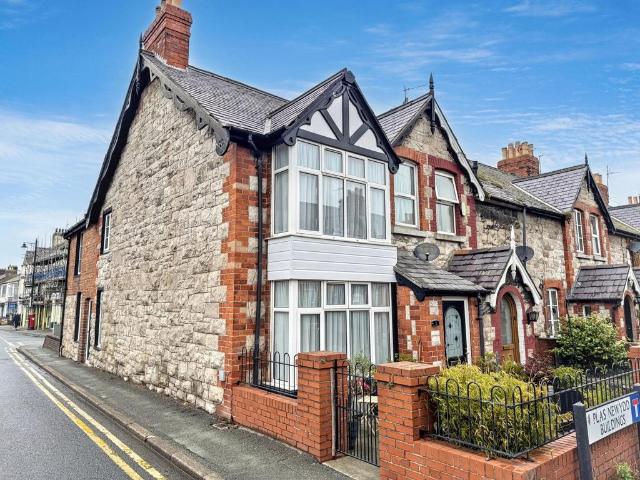 2 bedroom end of terrace house for sale