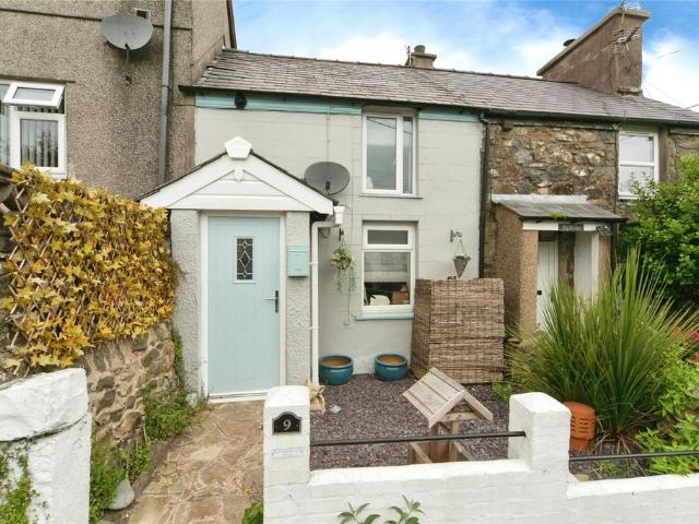 2 bedroom end of terrace house for sale