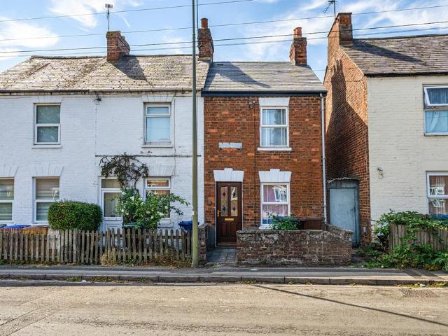2 bedroom end of terrace house for sale