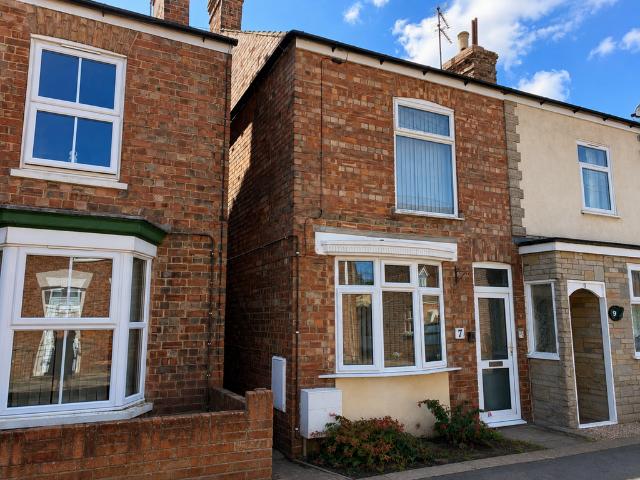 2 bedroom end of terrace house for sale