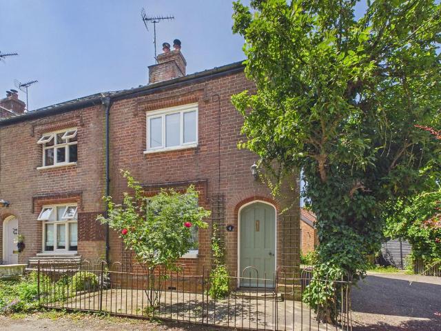 2 bedroom end of terrace house for sale
