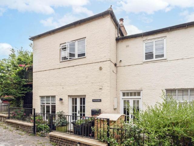 2 bedroom end of terrace house for sale