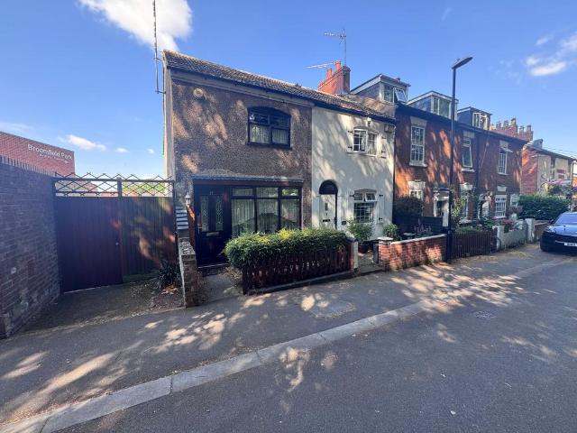 2 bedroom end of terrace house for sale
