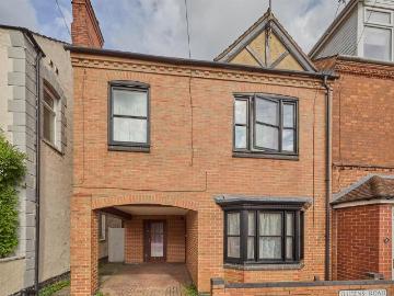 2 bedroom maisonette for sale