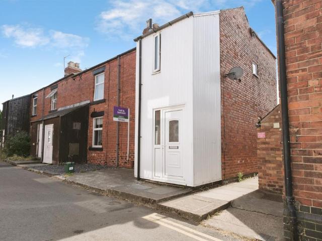 2 bedroom end of terrace house for sale