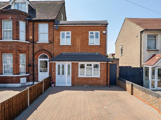 2 bedroom end of terrace house for sale