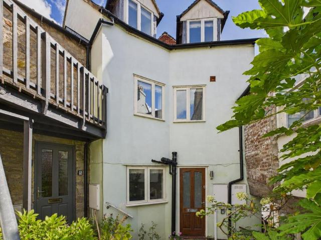 2 bedroom end of terrace house for sale