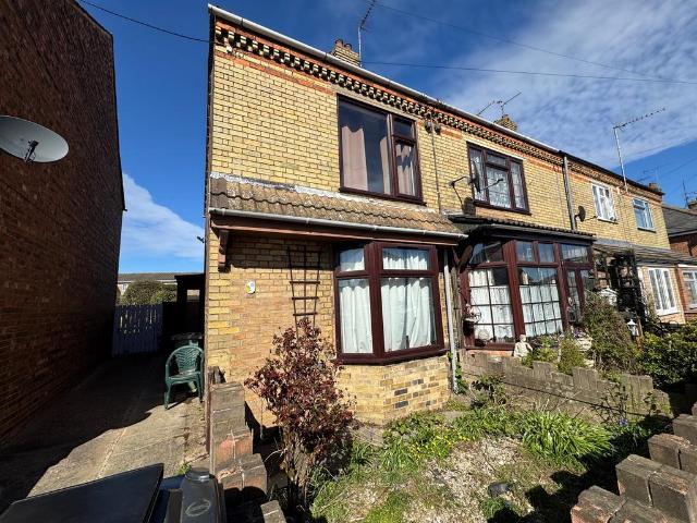 2 bedroom end of terrace house for sale